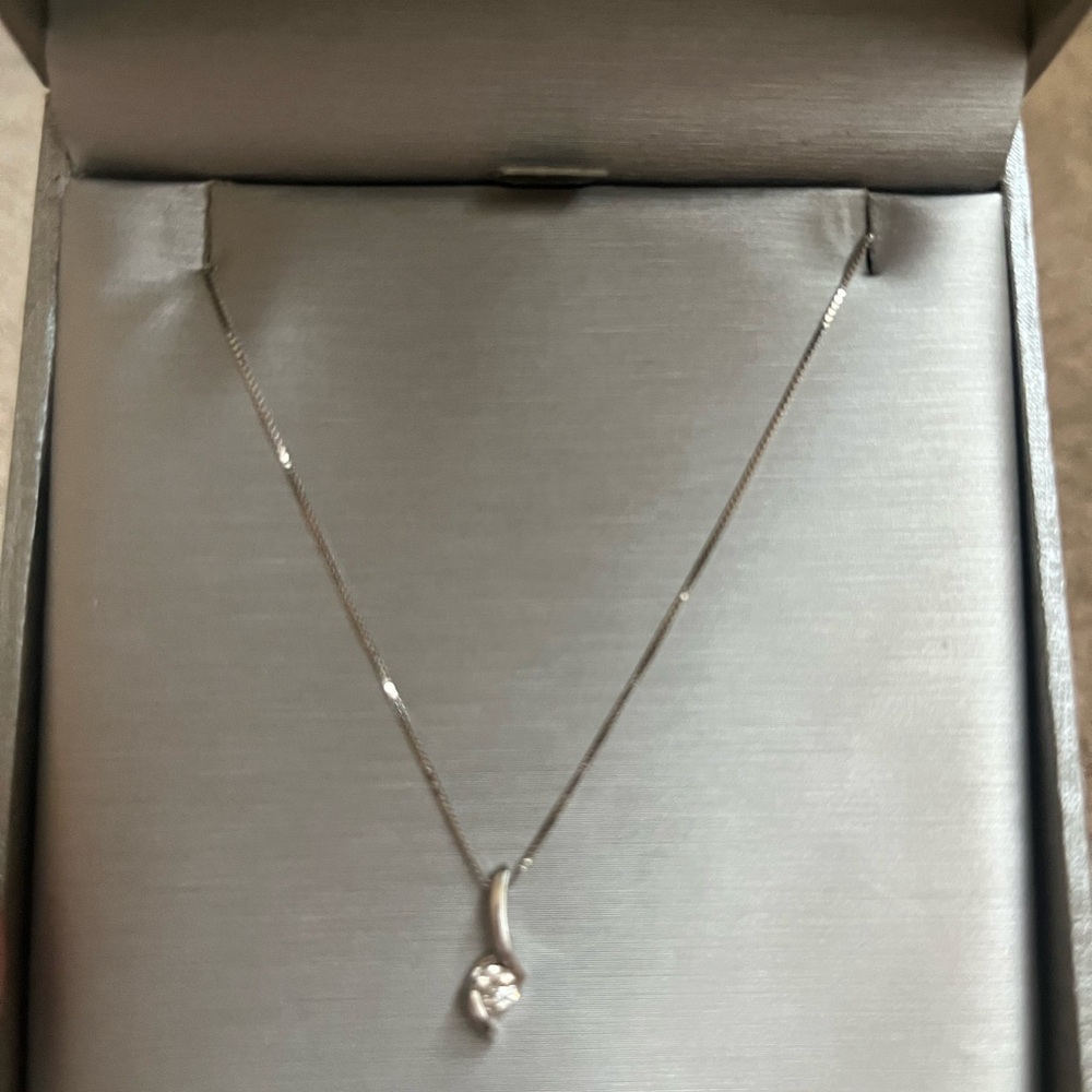 Zales 14k white gold diamond pendant